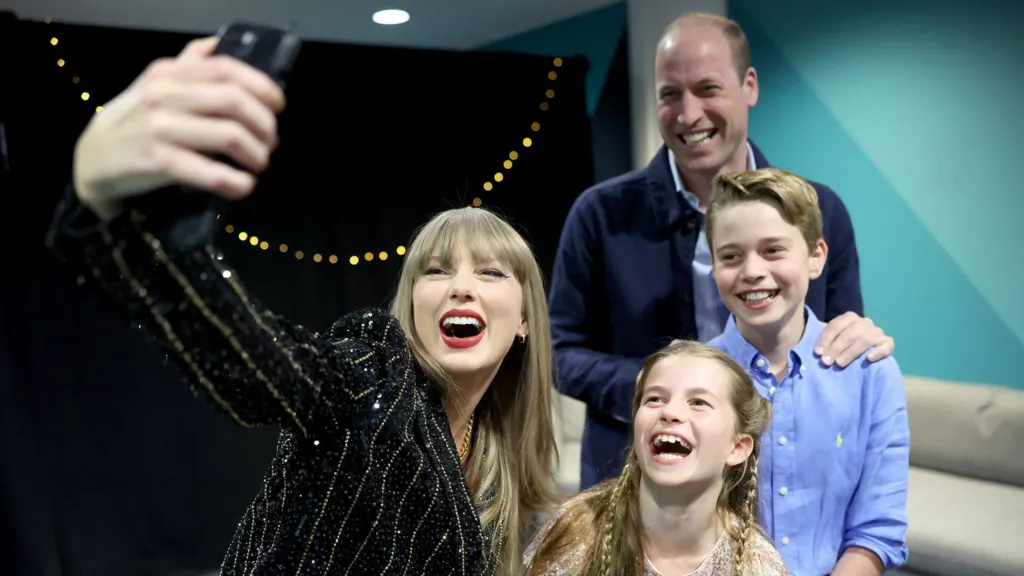 Taylor Swift Captures Royal Selfie At London Gig